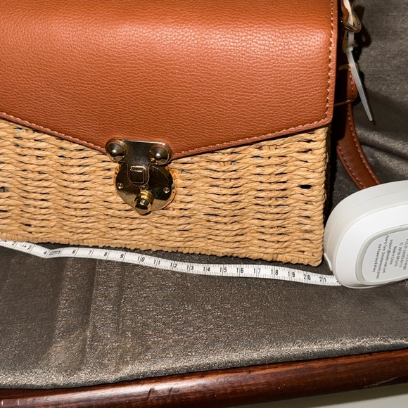 2/$35 NWT Like Dreams Brown and Tan Woven Handbag - Picture 3 of 5